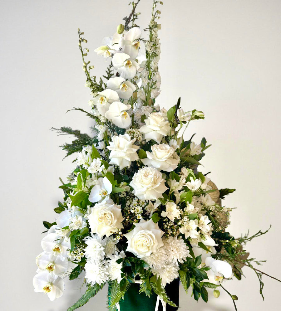 A Gentle Guide to Choosing Sympathy Flowers: Meaning, Etiquette & Thoughtful Gestures